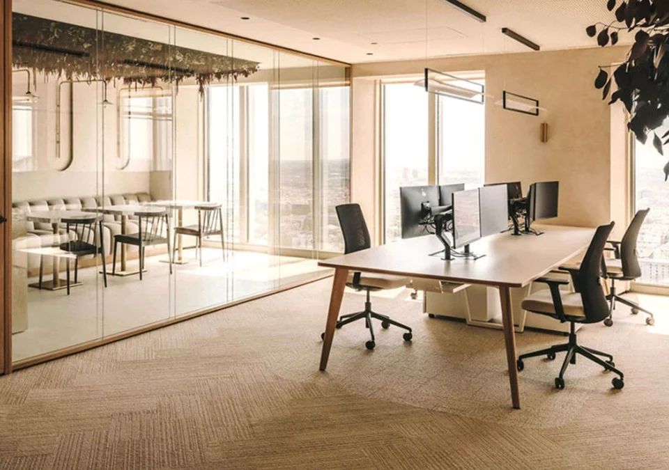 Oficina con sistema modular para partición