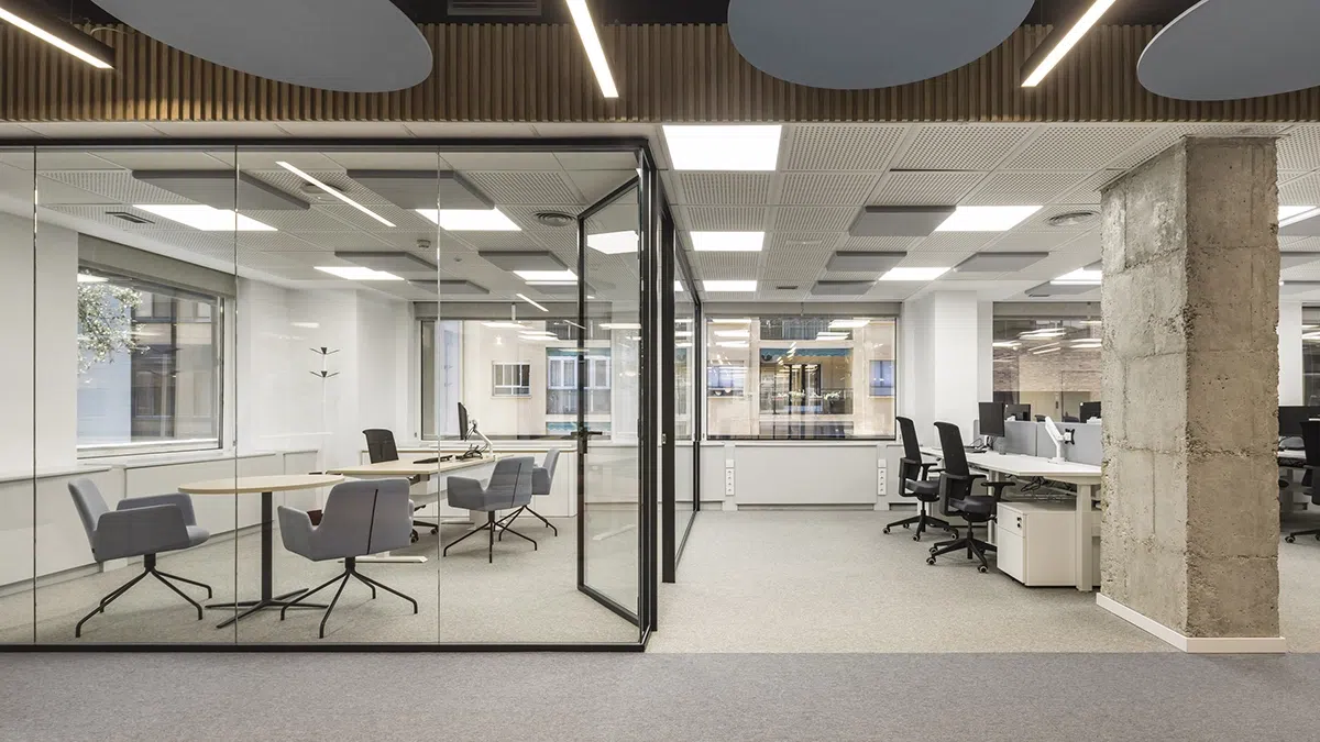 Oficinas abiertas con salas de privacidad | Spin Master